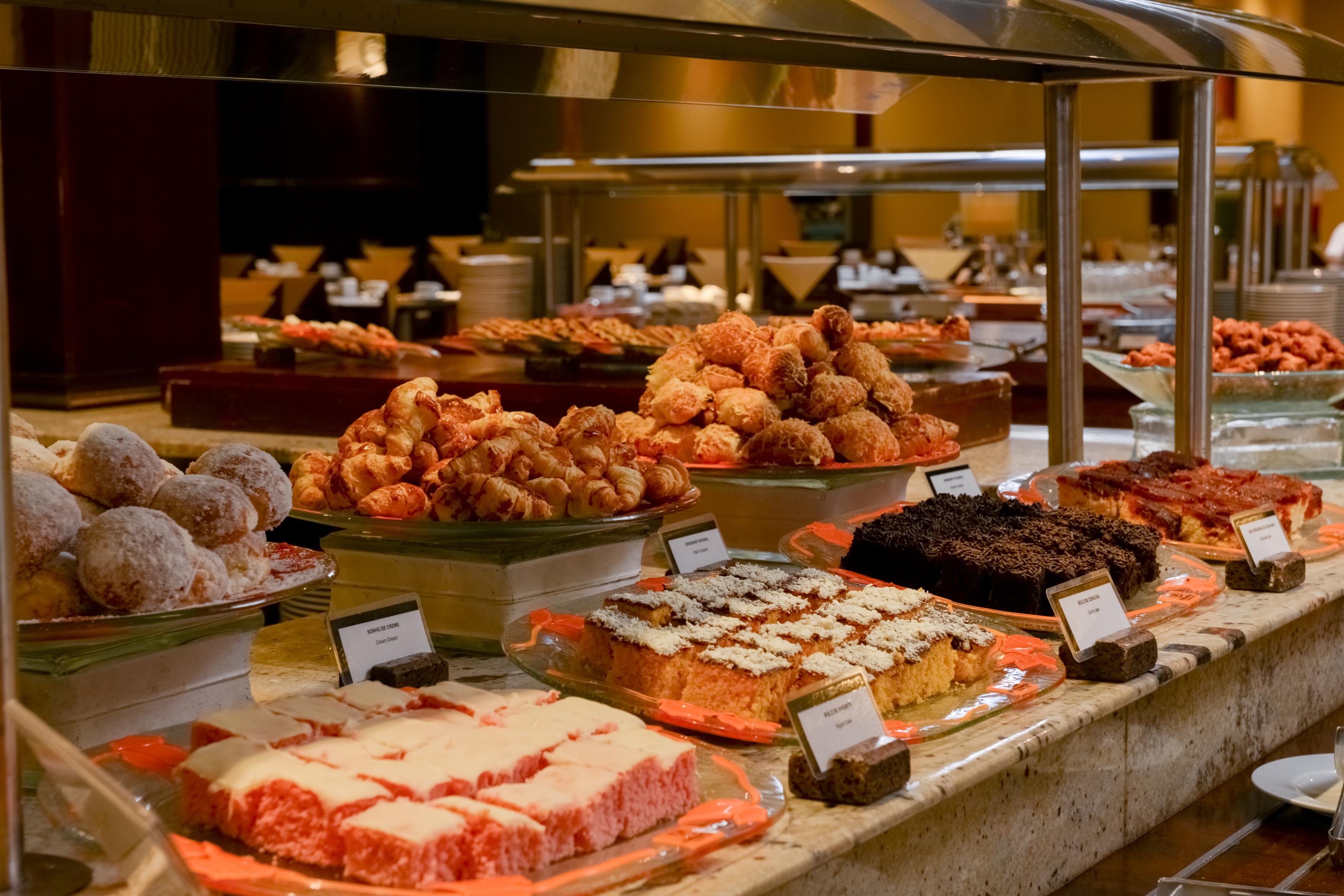 Wish Serrano Resort กรามาโด ภายนอก รูปภาพ A dessert buffet