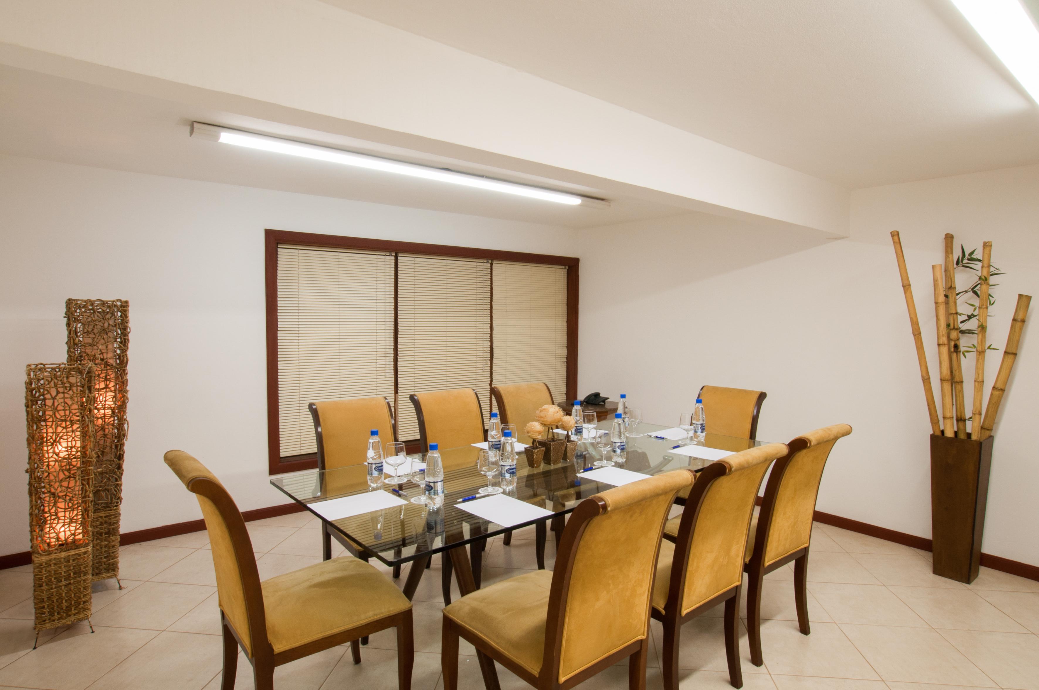 Wish Serrano Resort กรามาโด ภายนอก รูปภาพ Meeting room at the hotel