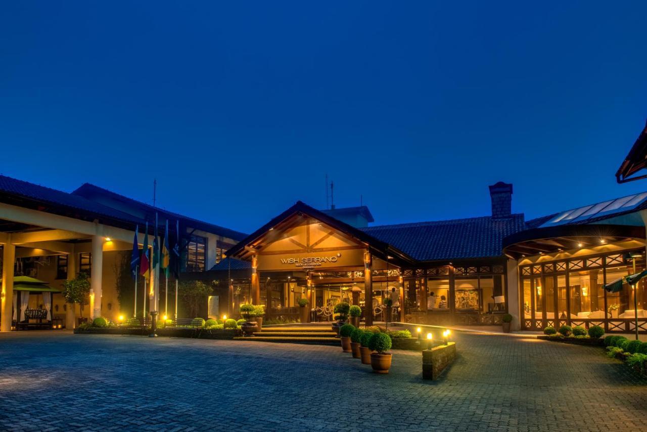 Wish Serrano Resort กรามาโด ภายนอก รูปภาพ The hotel at night